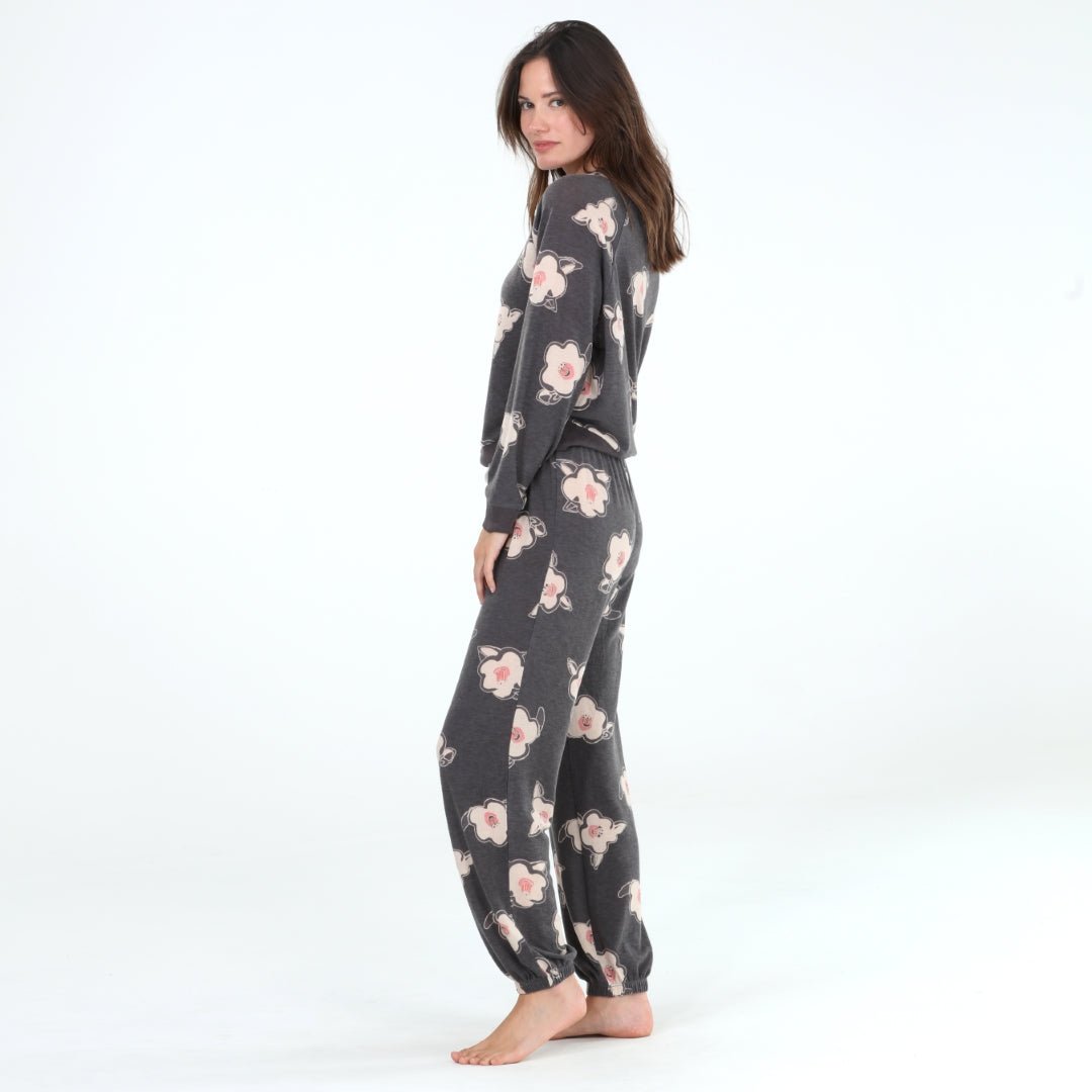 Star Seeker Long Set In Black Magnolias - Loungewear -